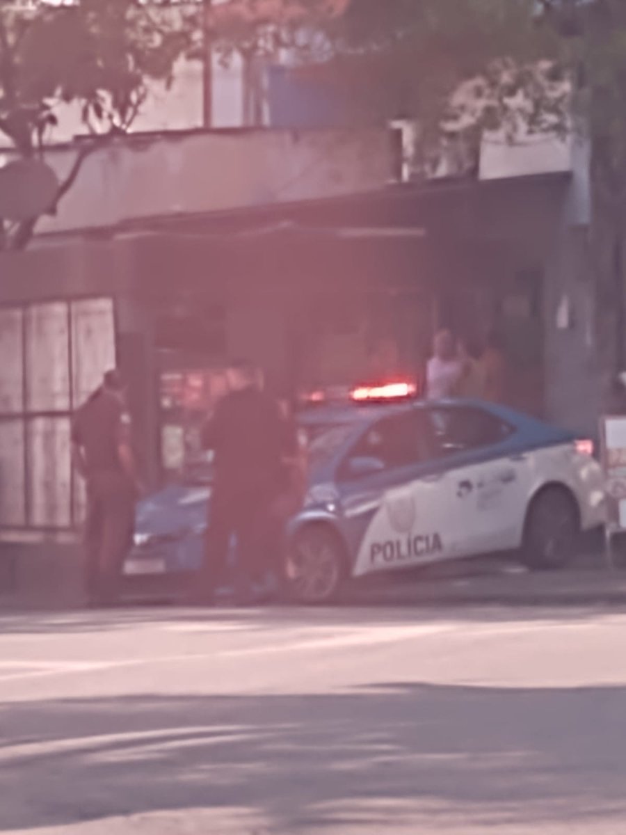 jpa_leandro's tweet photo. @saintjamesrj @18BPM_PMERJ @PMERJ Policiamento ostensivo preventivo , vc é um fanfarrão 06 . Vc deve ser PM na época q a prova foi de nível 4°serie . Hj a pm pau mandado só quer possar pra fotos , sem postura nenhuma , na vdd um bando de lixos corruptos milícianos de fardas .@draco @MP_RJ @CORREGEDORIARJ https://t.co/JLaw20bCJD