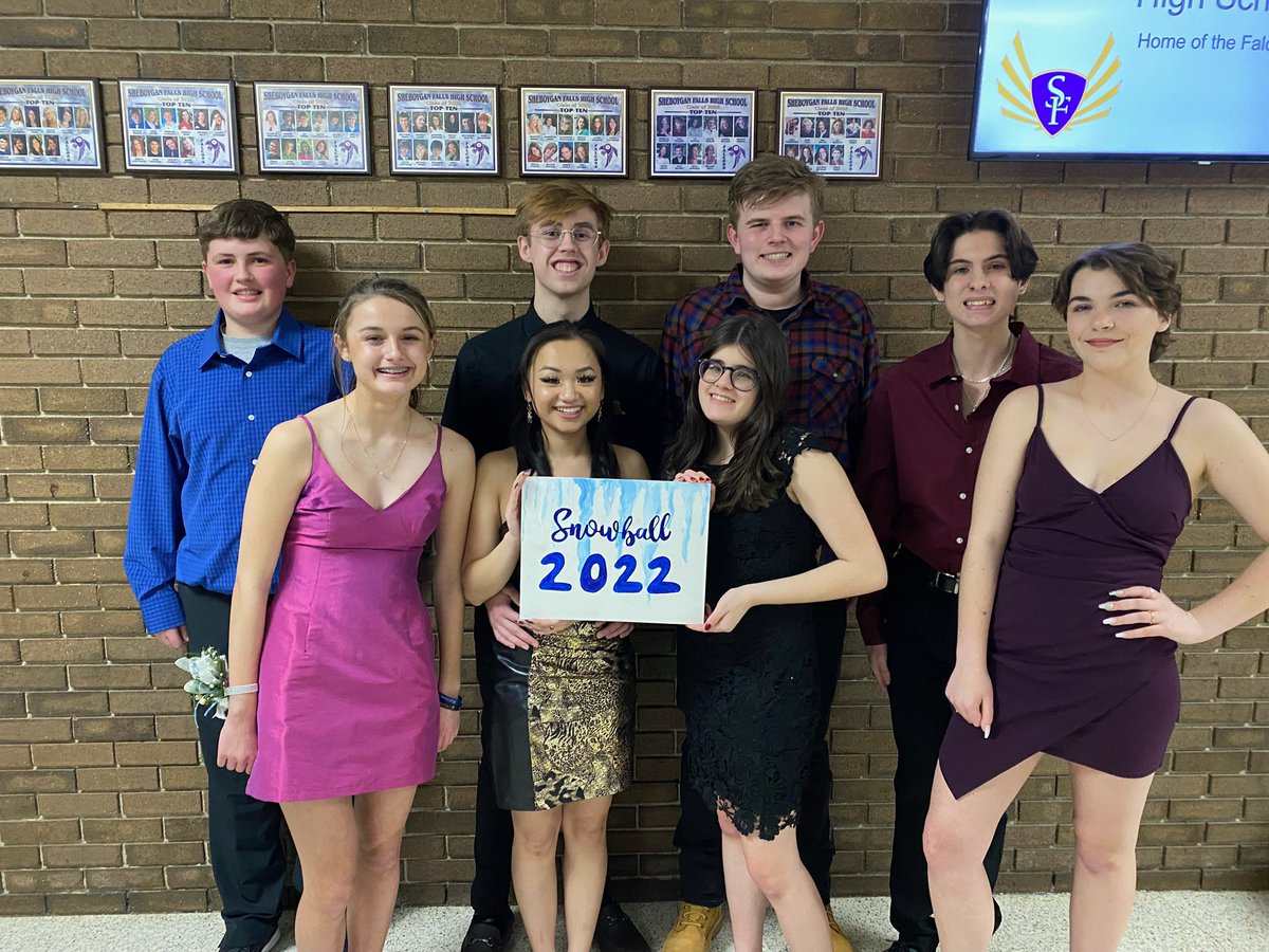 kkrutzik's tweet photo. SnoBall Court just introduced at the SnoBall 2022 Dance at Sheboygan Falls HS.  @sfhsfalcons  @SFHSSTUSECT https://t.co/F35k8djByC