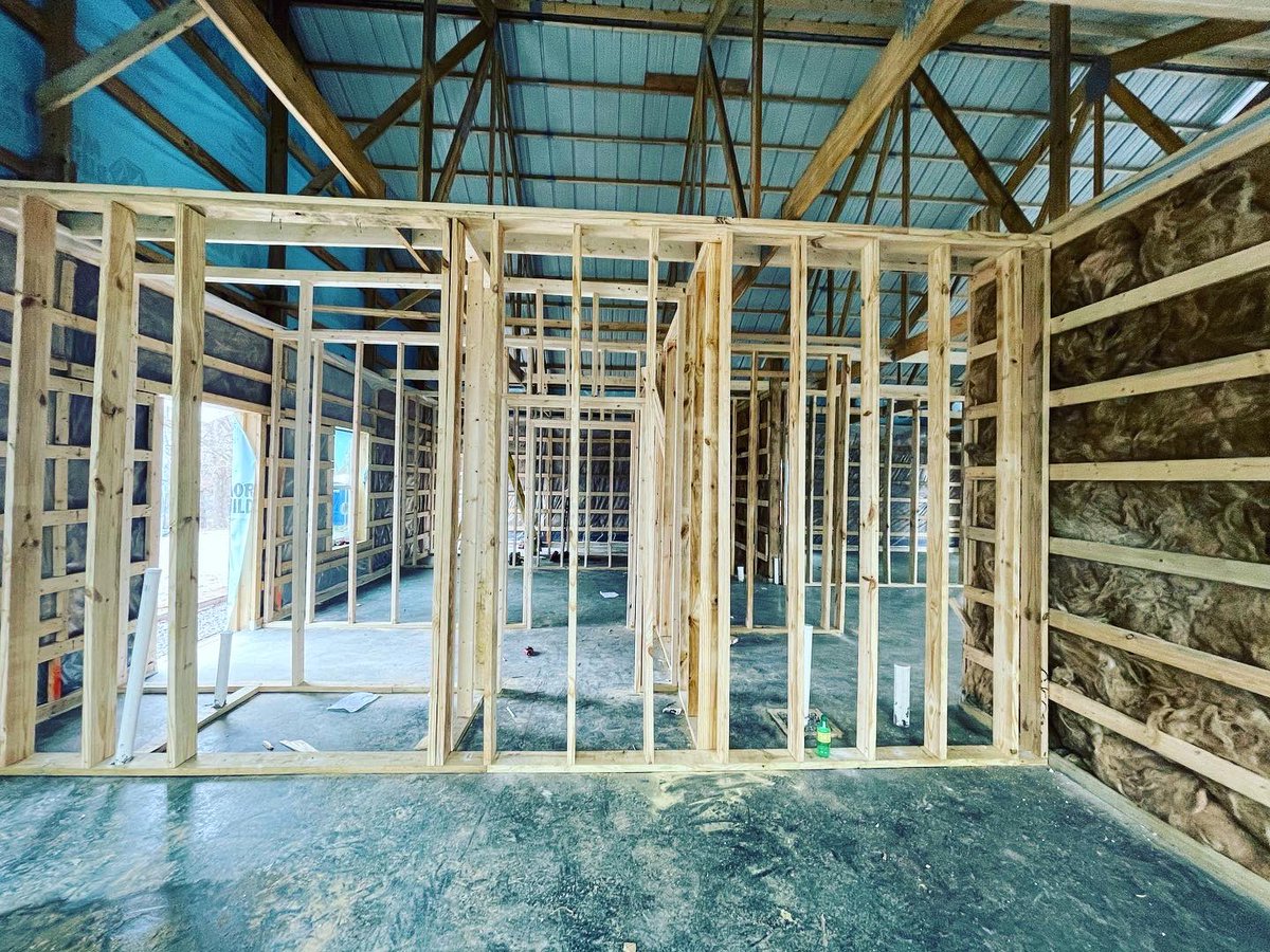 AndyRobot's tweet image. Update on our New #andyRobot Building 3 at #RobotNation   Walls almost all in. #robots