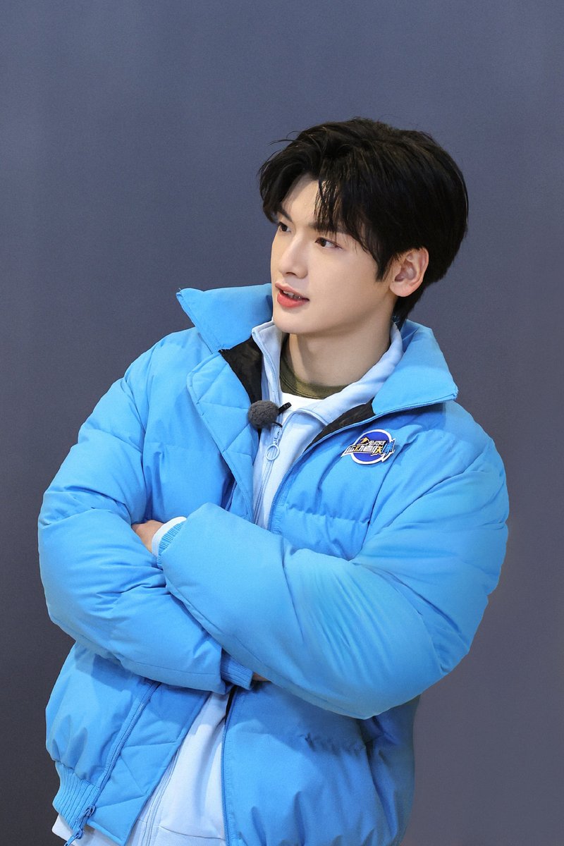 XIAOWENZHAl's tweet photo. Nevermind, I do still look good despite my struggle here and there. Act cool to make you look cooler. https://t.co/VojMGAhQjg