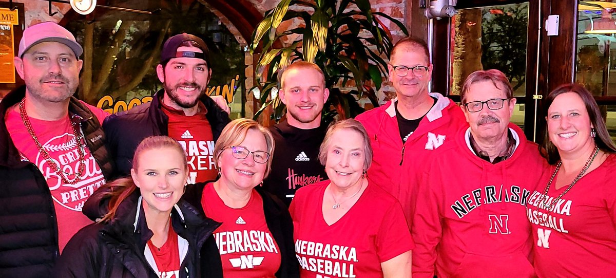 MelMizzou's tweet photo. Pretty great weekend of baseball, family, and friends! ⚾🌽❤️ #GBR #HuskerBaseball #Everitts @griffin_everitt @unkalum @coach_daltonb @bob_everitt https://t.co/ovrKno4u7x