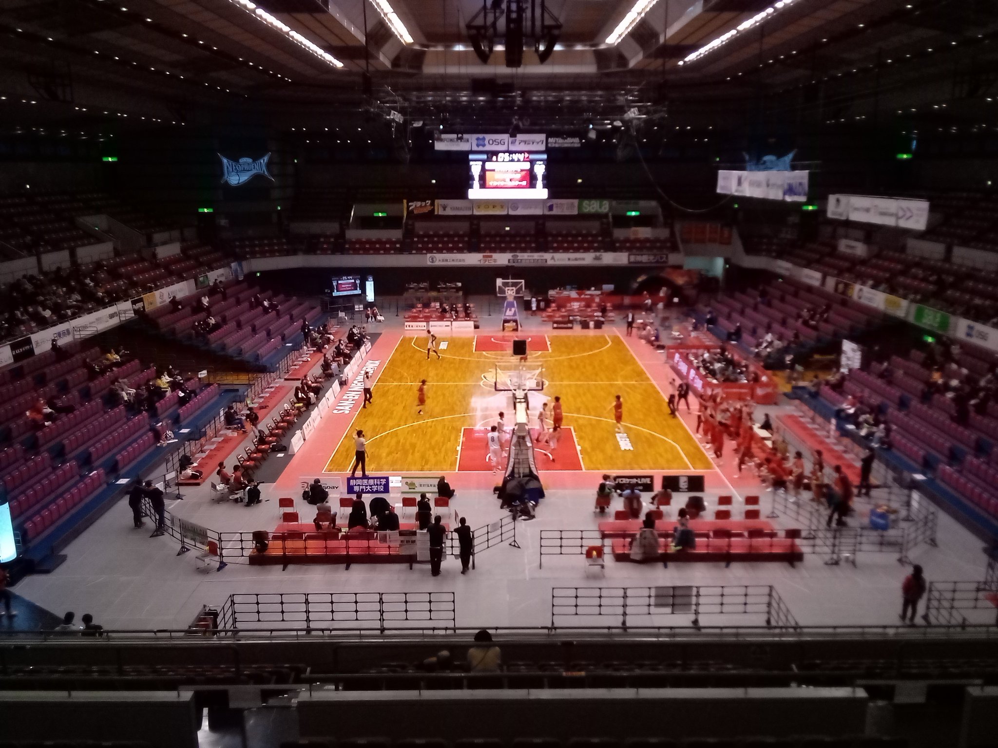 浜松アリーナ 本日はｂリーグです 当日券の販売もございます 美味しそうなお店も多数出店してます W 皆さんも三遠ネオフェニックスと 滋賀レイクスターズの 応援お願いしますo O コロナ対策をしながら実施しております 浜松アリーナ