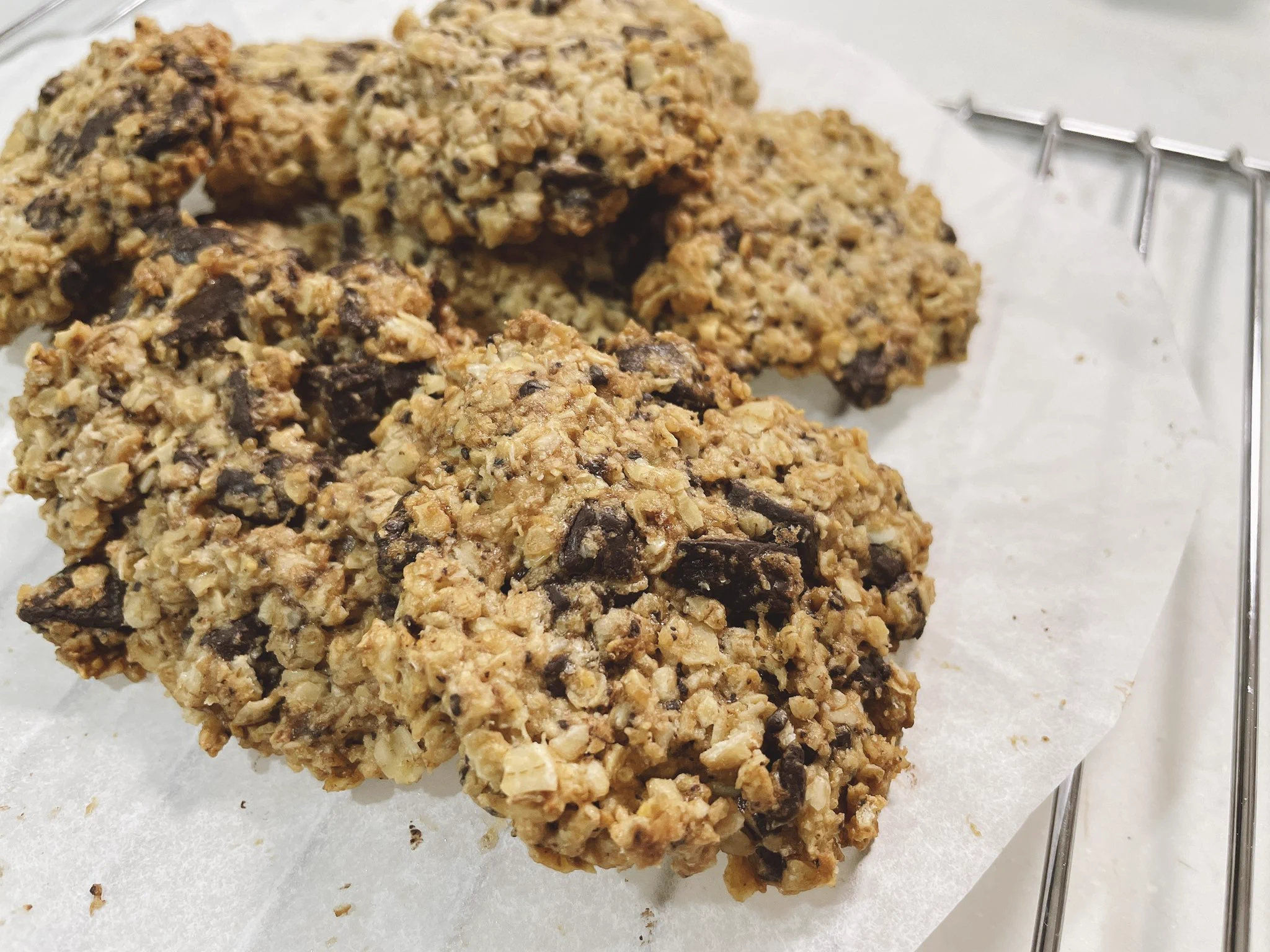 油→バターに変更、チョコを加えて🍫
オートミール苦手な夫が「美味しい🙆🏻✨」って言ってました〜(  ᷇࿀ ᷆ و)و  