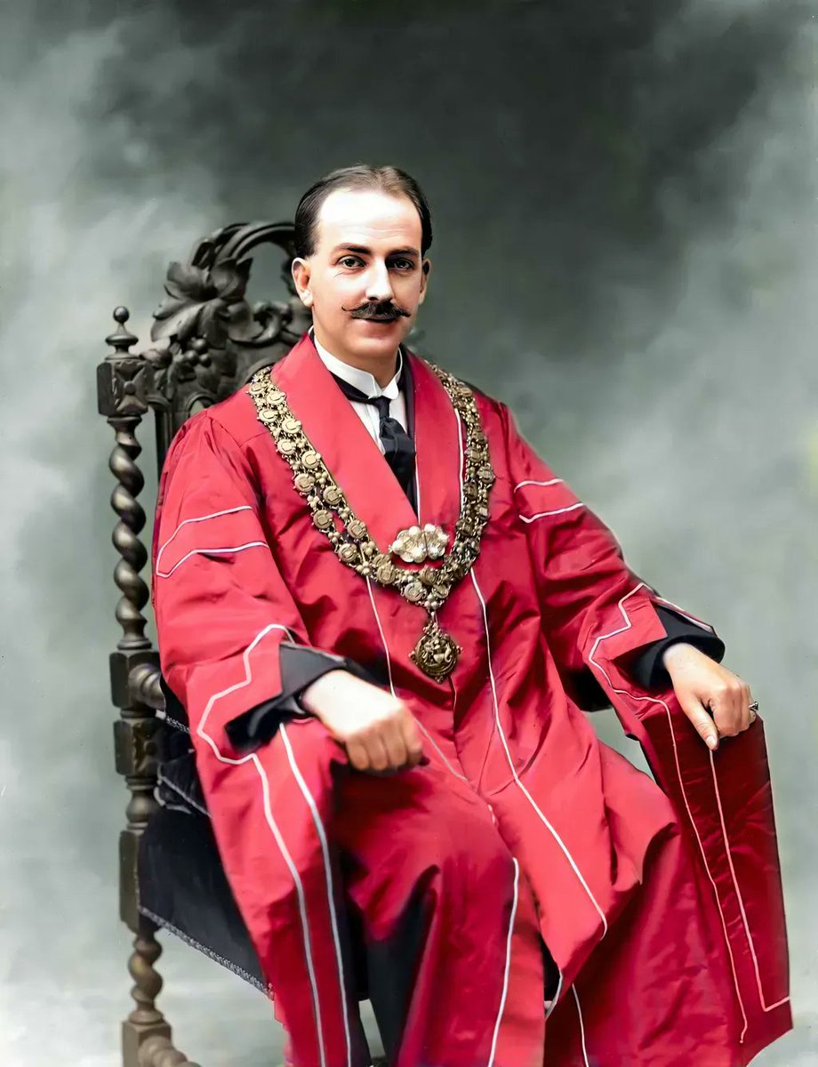 February 29, 1920, Dr Vincent White

Dr Vincent White in his Mayoral robes. Dr White was the first Sinn Féin Mayor of Waterford from 1920 to 1926. He was married to Mrs E. White.

Image: <a href="/NLIreland/">National Library of Ireland</a> buff.ly/3vj9iNX
<a href="/timelesscolours/">Timeless Colours</a>: colourised, enhanced #Waterford #Histo…