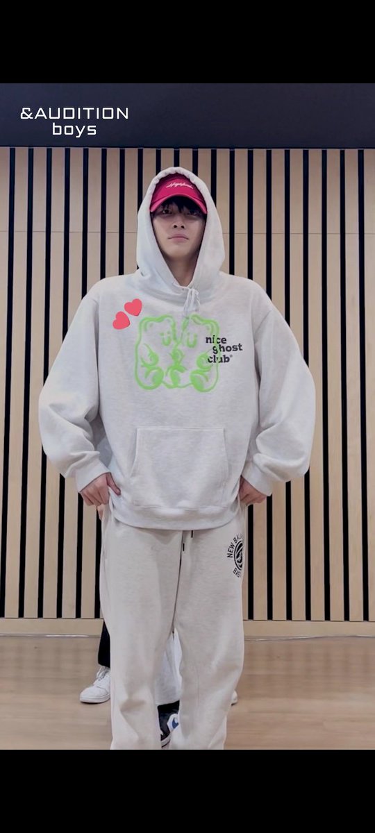 takibuna's tweet photo. So Nicholas and Ej have the same hoodie 👀 https://t.co/XkUjkhKGVY