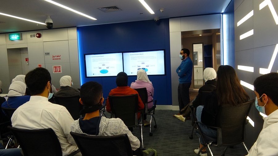 AU_Kuwait's tweet photo. AU students from the electrical engineering program visited General Electric, Kuwait Technology Center (GE KTC) to learn about their worldwide business operations and products, in addition to a facility tour, systems overview and hands on exercises.
🔷
#au_kuwait #auengineering https://t.co/mjws8CXCiJ
