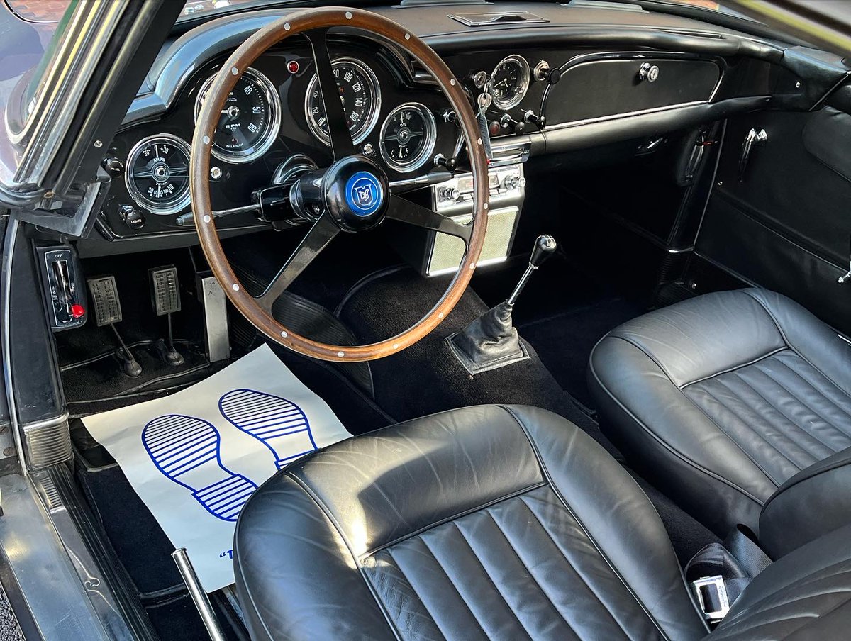 💭 
Sunday Drive Anyone? ☀️ 🏁

But which one… 🤔

#Jaguar #EType #AstonMartin #DB4