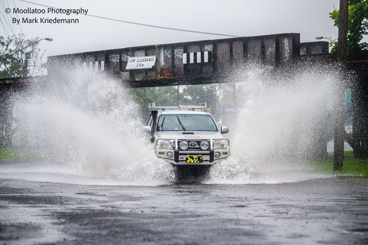 Arriving back in Casino the afternoon from Brisbane, I've taken some shots on my way through #Lismore to indicate the state of flooding. Thread to continue...
#ifitsfloodedforgetit #flood #flooding #NorthernRivers #NorthernNSW #photojournalism #photography