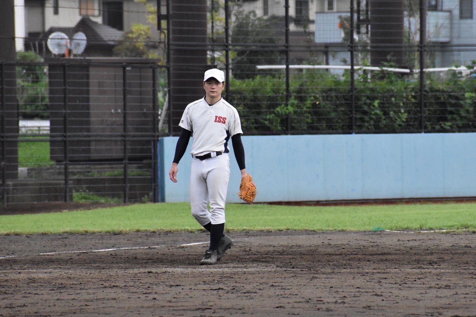 慶應義塾大学理工学部体育会硬式野球部 公式 松本健太 新3年 99 商 内野手 学芸大国際 通称マツケン ガタイのよさと落ち着きから醸し出される貫禄に反して喋り始めると誰よりもニコニしている魅力あふれる選手である 今年は強肩と勝負強い打撃を