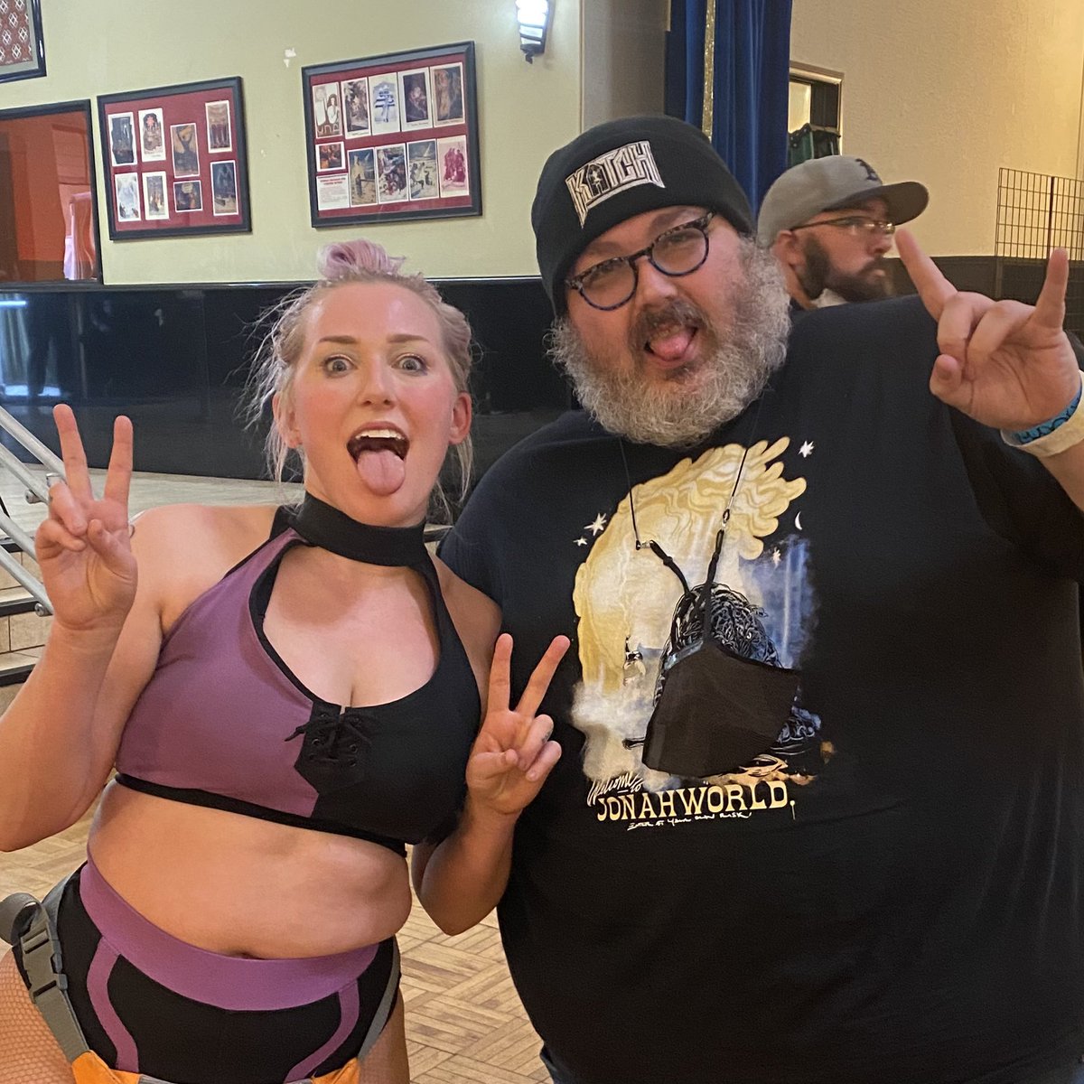 ohmygil's tweet photo. Wonderful time, wonderful people. #LAFights3 https://t.co/BHLWQNoPCa