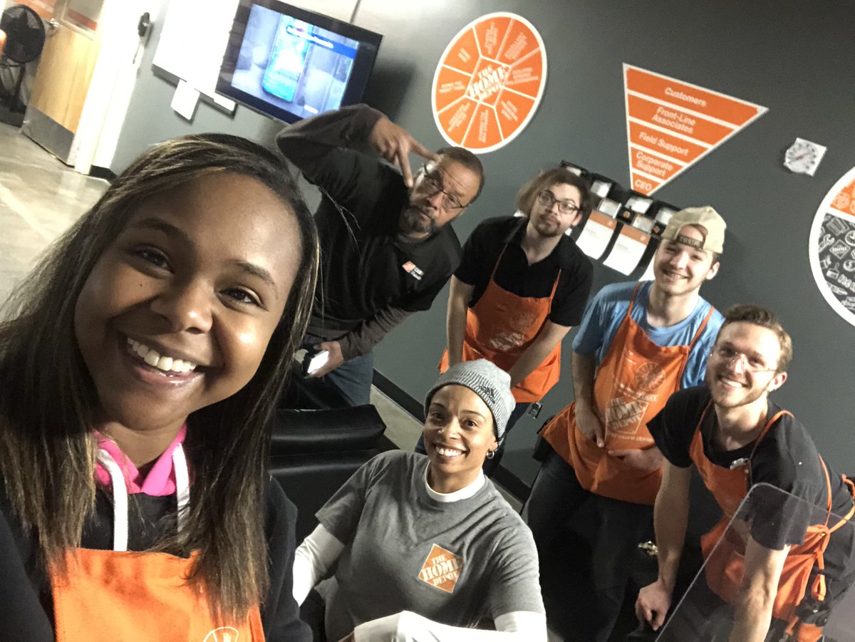 Thank you these associates for coming in on their Saturday night off to pack out 28 pallets!!!
#springreadiness #packout #dedication #1119strongertogether