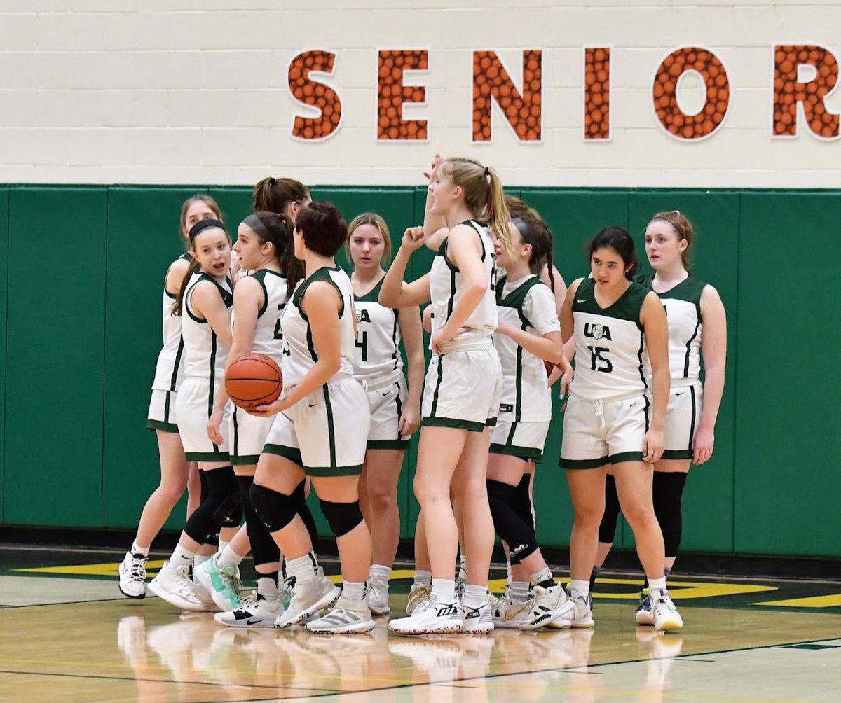 jennerVS18's tweet photo. Thankful for this team and 4 great years of memories I’ll never forget!! 💚💛 https://t.co/jGJLrZE1bs