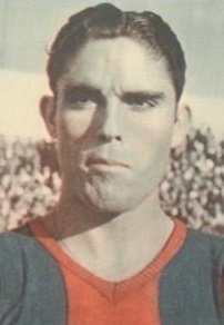 BarcaBandidos's tweet photo. [Barca Legends]

Mariano Martin, Striker asal Spanyol

Salah satu striker tajam yang pernah Barca miliki di-era 1940an dos.

Di Barca selama 9 musim namun di musim terakhirnya tdk memainkan pertandaingan sama sekali.

ia melahap 148 match dengan 129 gol!!

#FCBLegends #Bandidos https://t.co/Cwe48IEdyZ