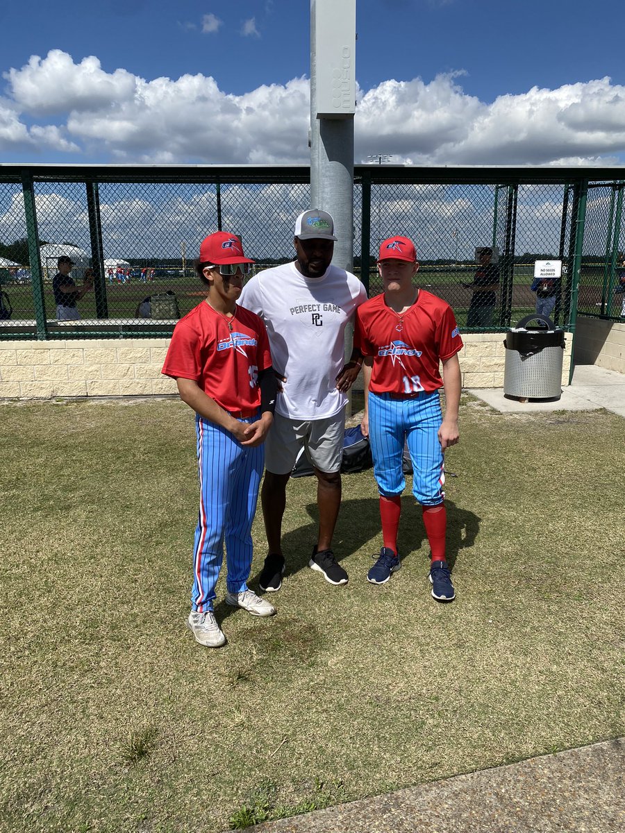 The boys @TrentonRamsey35 @BultemaMaddux got to meet a legend today thank you Charles Johnson and  @PGYouthBB @Florida_PG