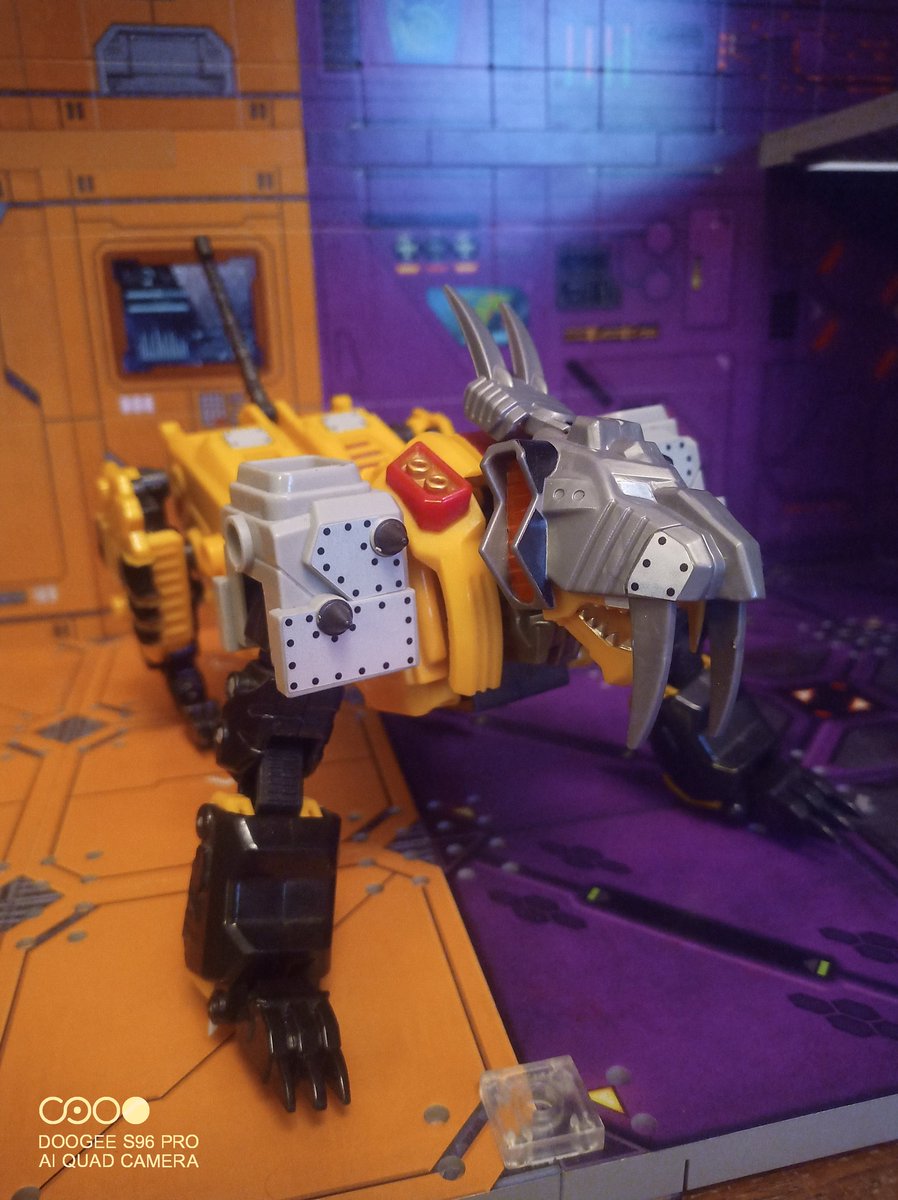 Kureigu8's tweet image. Sabertooth alt mode #Transformers #transformation #altmode #Masterpiece #Jinbao #KO #Felisaber #Pretenders #Catilla