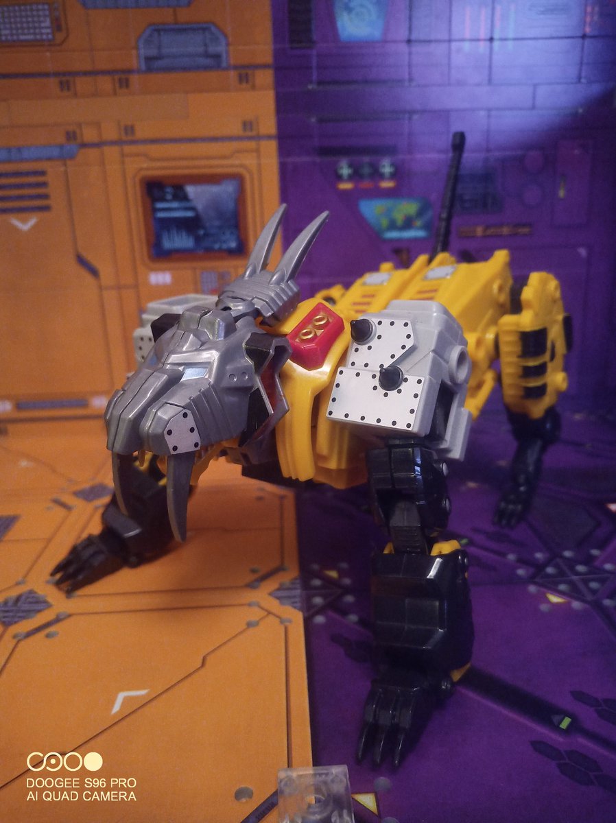 Kureigu8's tweet image. Sabertooth alt mode #Transformers #transformation #altmode #Masterpiece #Jinbao #KO #Felisaber #Pretenders #Catilla