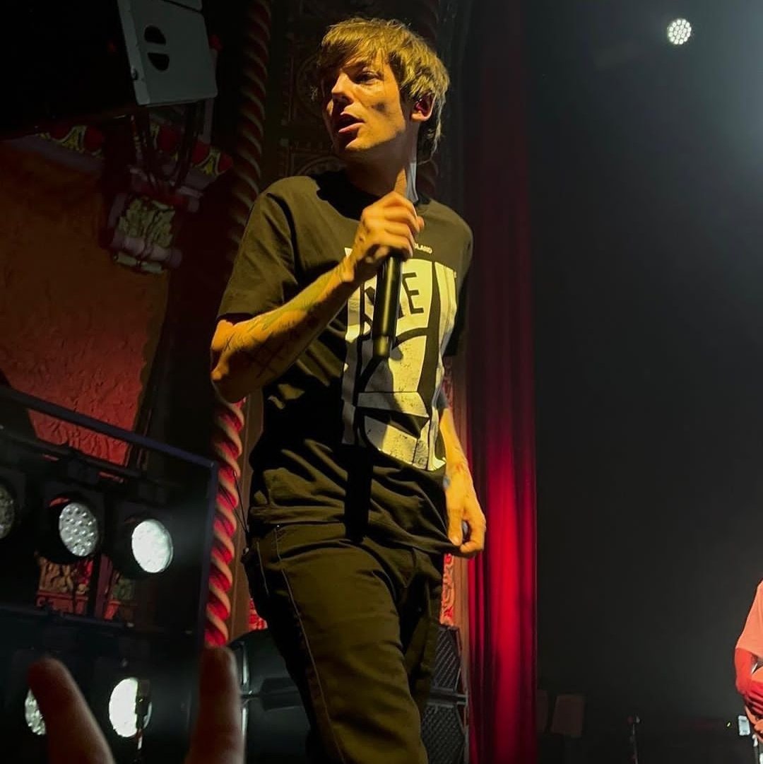 Ziam2542012's tweet photo. Night 18...
" Give it up for Steve, who had to wear a fucking hairnet because he lost a bet!"
26 Feb, 2022
Louis Tomlinson, Kansascity
#LouisTomlinsonWorldTour2022
 #LTWTKansasCity https://t.co/yaxYFf1nv0