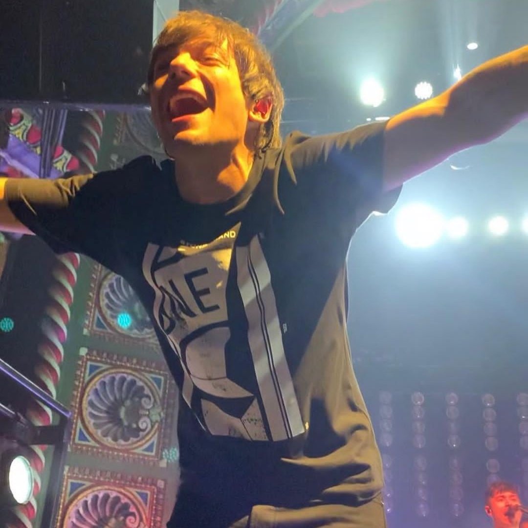 Ziam2542012's tweet photo. Night 18...
" Give it up for Steve, who had to wear a fucking hairnet because he lost a bet!"
26 Feb, 2022
Louis Tomlinson, Kansascity
#LouisTomlinsonWorldTour2022
 #LTWTKansasCity https://t.co/yaxYFf1nv0