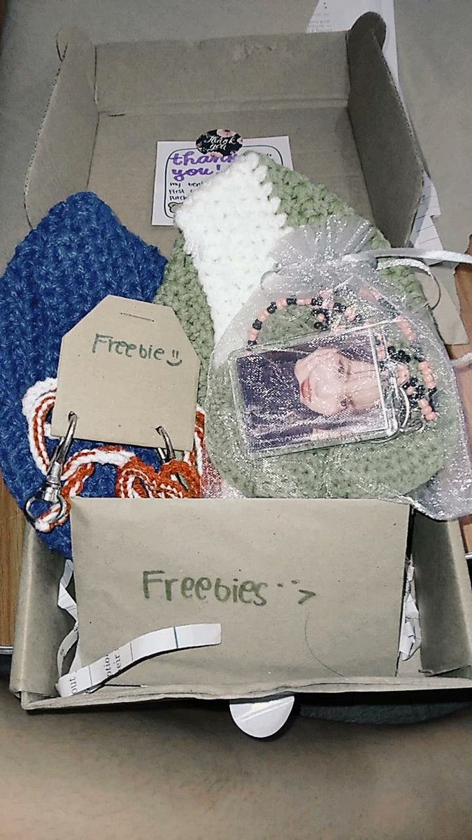 97LineCarts's tweet photo. -🛒 WTS/LFB #97Linebentables 

☆lisa keychain (unofficial)
☆ 2 mini crocheted basket
☆ 1 scrunchie
+ freebies
💸200 pesos
Hindi po kinuha ni buyer or let's say po na unresponsive na po yung nag pagawa. Ayoko naman po iaccuse na iniscam ako pero hindi napo kase kinuha e. https://t.co/F2nrLvN5G9