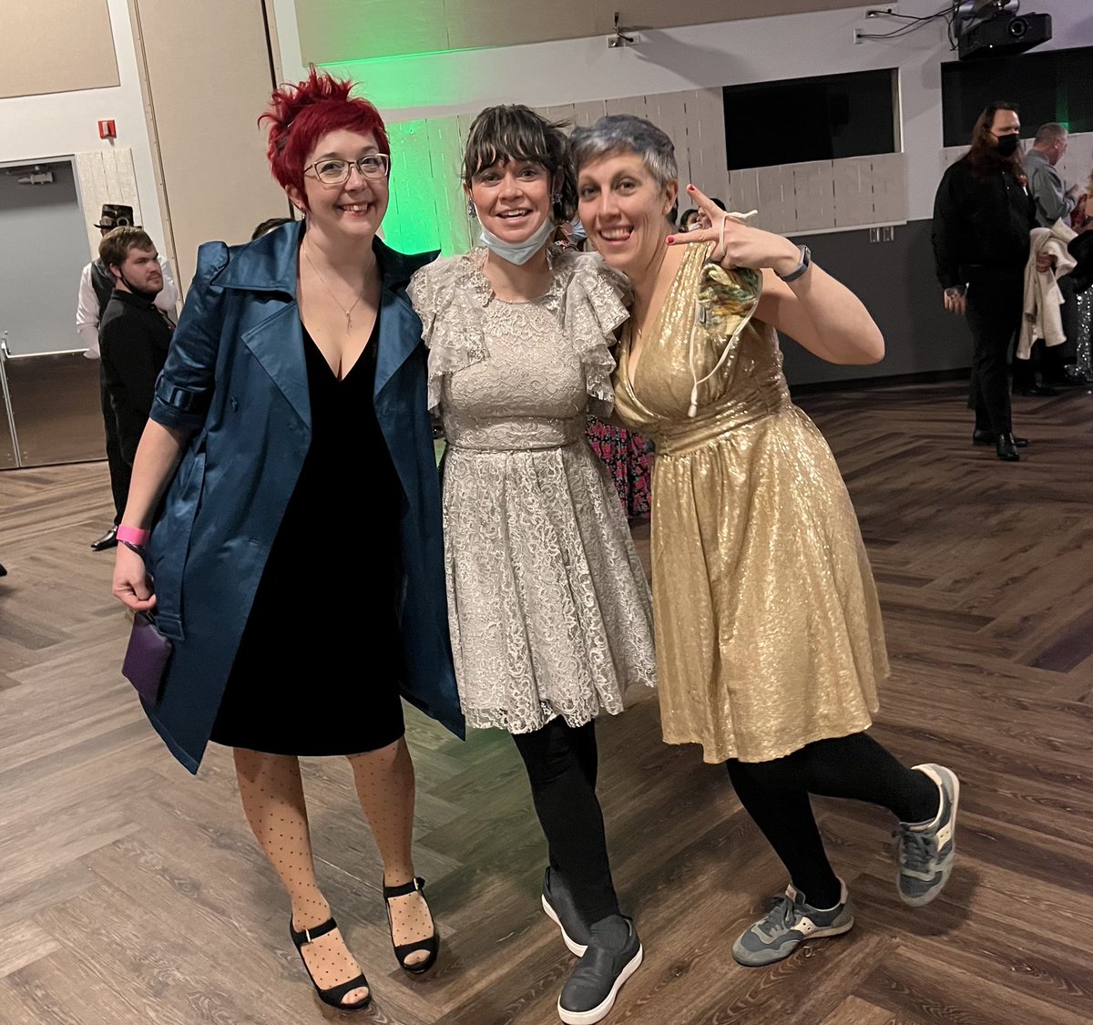 erinmiddleton's tweet photo. Prom at @OMSI = Promsi #pdxnights https://t.co/qMUffsJfN4