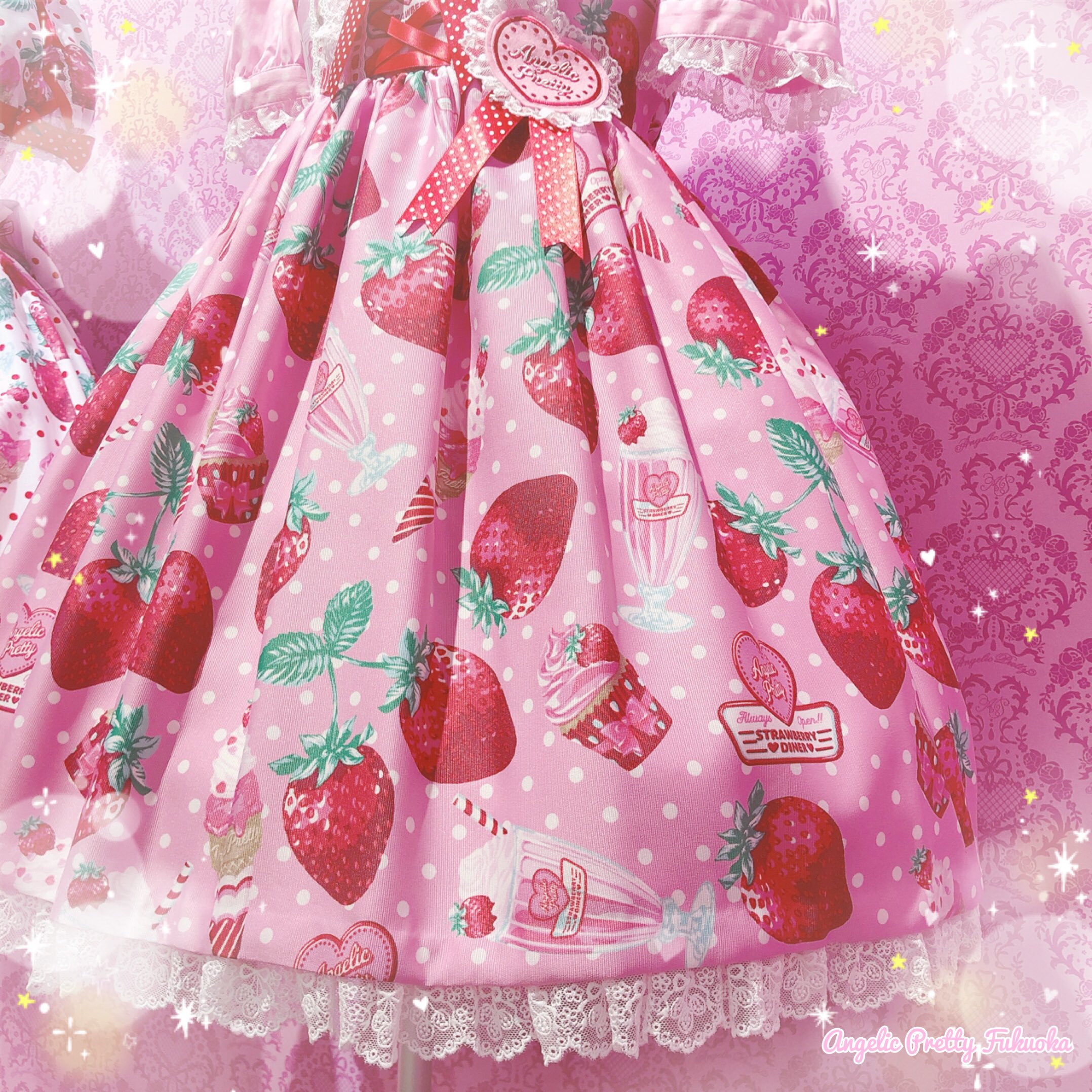 Angelic Pretty福岡店 в X: „🍓🧁Fresh Strawberry Diner🧁🍓 今年のいちご柄は ミルクシェイクやカップケーキなど 美味しそうないちごメニューが描かれたとってもキュートなデザイン🍓 ワンピース(¥32,780)とジャンパースカート(¥30,580) どちらにもオリジナルのワッペン Angelic Pretty福岡店 в X: „🍓🧁Fresh Strawberry Diner🧁🍓 今年のいちご柄は ミルクシェイクやカップケーキなど 美味しそうないちごメニューが描かれたとってもキュートなデザイン🍓 ワンピース(¥32,780)とジャンパースカート(¥30,580) どちらにもオリジナルのワッペン