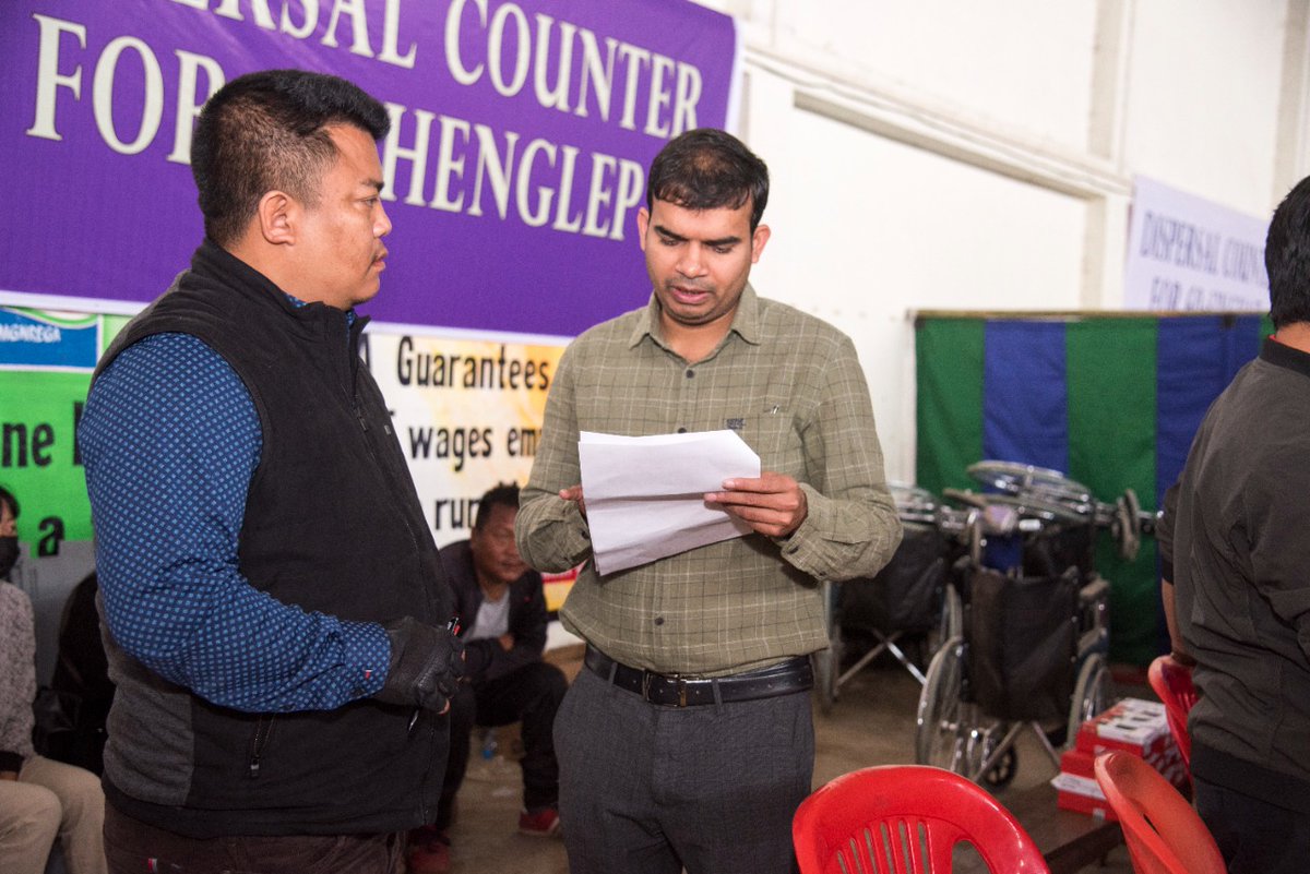 DEO Churachandpur Pawan Yadav inspects dispersal process in the district.
#ECI #ElectionCommissionOfIndia #CEOManipur #SVEEP #Election2022 #ManipurVotes2022 #CovidSafeElections