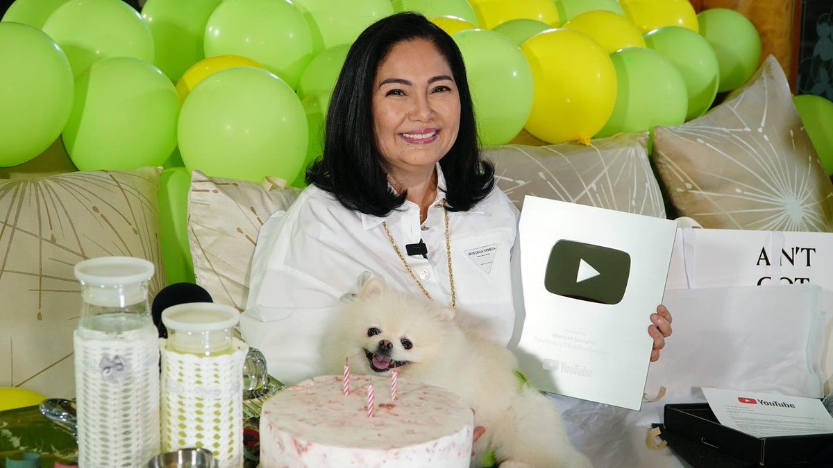 officialmaryaph's tweet photo. Meron na tayong Silver Play Button!😍 Maraming Maraming Salamashteh sa suporta at pagmamahal niyo para kay Inay ha! Mahal na mahal ko kayong lahat! 💚 https://t.co/JwC8ySsOKA