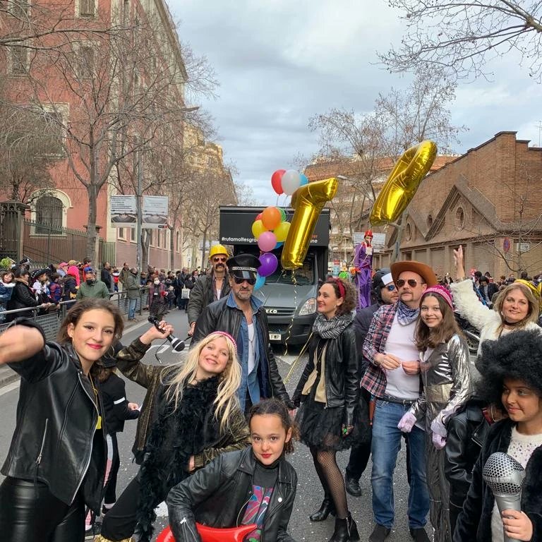 Gran festa de Carnestoltes on les petites i grans estrelles del rock i del pop s'ho van passar d'allò més bé. 🎉🎊🧑‍🎤