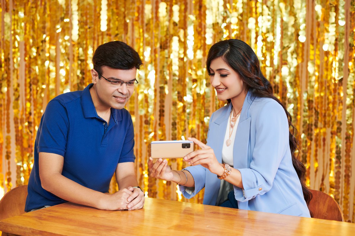 In conversation with @DhanshreeVerma9 about her lifestyle, she was spellbound by the much-anticipated #ASUS8z. Her search for a pocketable yet powerful phone has finally ended! Join us for its launch on 28th Feb, 12PM: bit.ly/3JUVYn5 #BigOnPerformanceCompactInSize