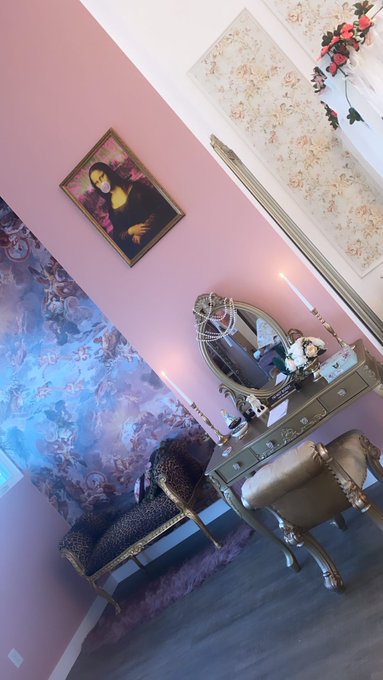 My apartment is a whole vibe ( when it&rsquo;s clean ) https://t.co/591mBoJbFX