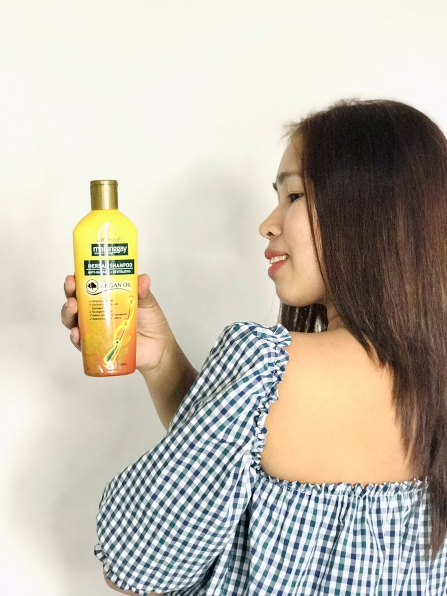 mamanelfdr's tweet photo. Healthy #SumMOR hair with @MoringaO2  Herbal Anti-Hairfall Shampoo with Argan Oil 🌱💚#haircare #MorCareForHair #herbalshampoo https://t.co/0e22qkjgrB