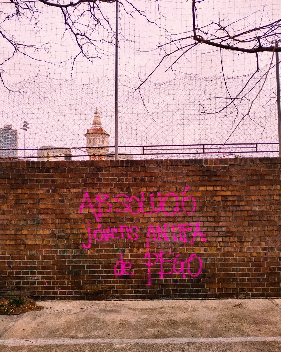 🟥ABSOLUCIÓ JÓVENS ANTIFEIXISTES DE PEGO!

Des de la Barceloneta, barri mariner i antifeixista, ens solidaritzem amb els encausats per plantar cara a un grup de neonazis a l'octubre de 2020 i defensar un Pego lliure de feixistes. #NoPassaran