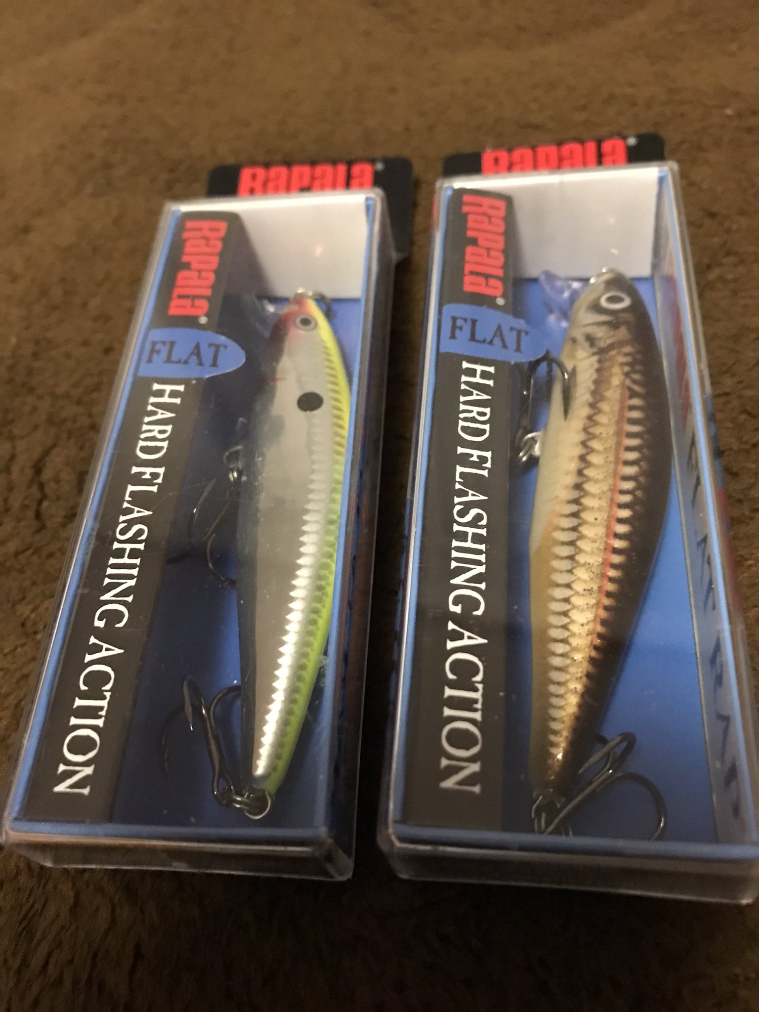 にこさん バス釣り垢 ラパラの フラットラップ ラパラブランドの商品を定期的に入れてくれていたある店でのこと 最近全然入荷しないなぁ なんて思っていたら これだけシーバスコーナーに移されてた こいつシーバスにもウケがいいのか T Co