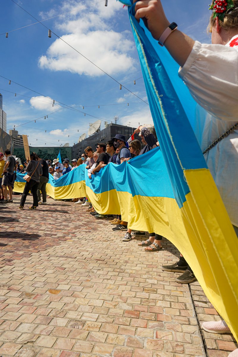 KaisunDerg's tweet photo. Photo's of dozens of Australians rallying down the city streets of Melbourne, Australia in protest and vigil of the current conflict happening over at Ukraine 🇺🇦🇦🇺 

(1/2) https://t.co/df3SS3RWlm