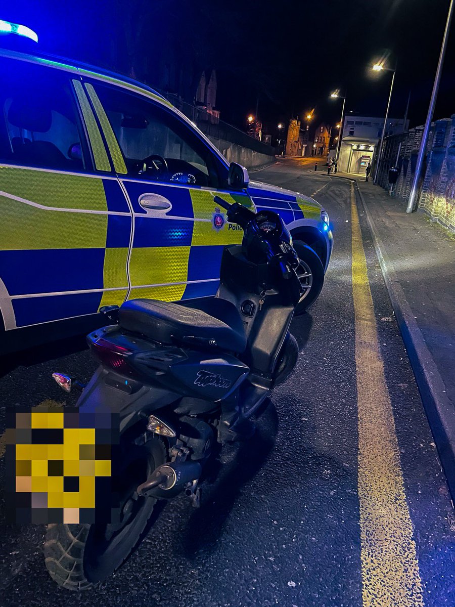 KentPoliceRoads's tweet photo. Following reports of a large disturbance involving weapons in #Gillingham, #RPU1 sighted this moped making off from the scene. It was subject to a reinforced stop and both persons #StopSearched. No weapons found on this occasion. #OpWinterNights #ViolentCrimeReduction BB https://t.co/V89gjxurZC