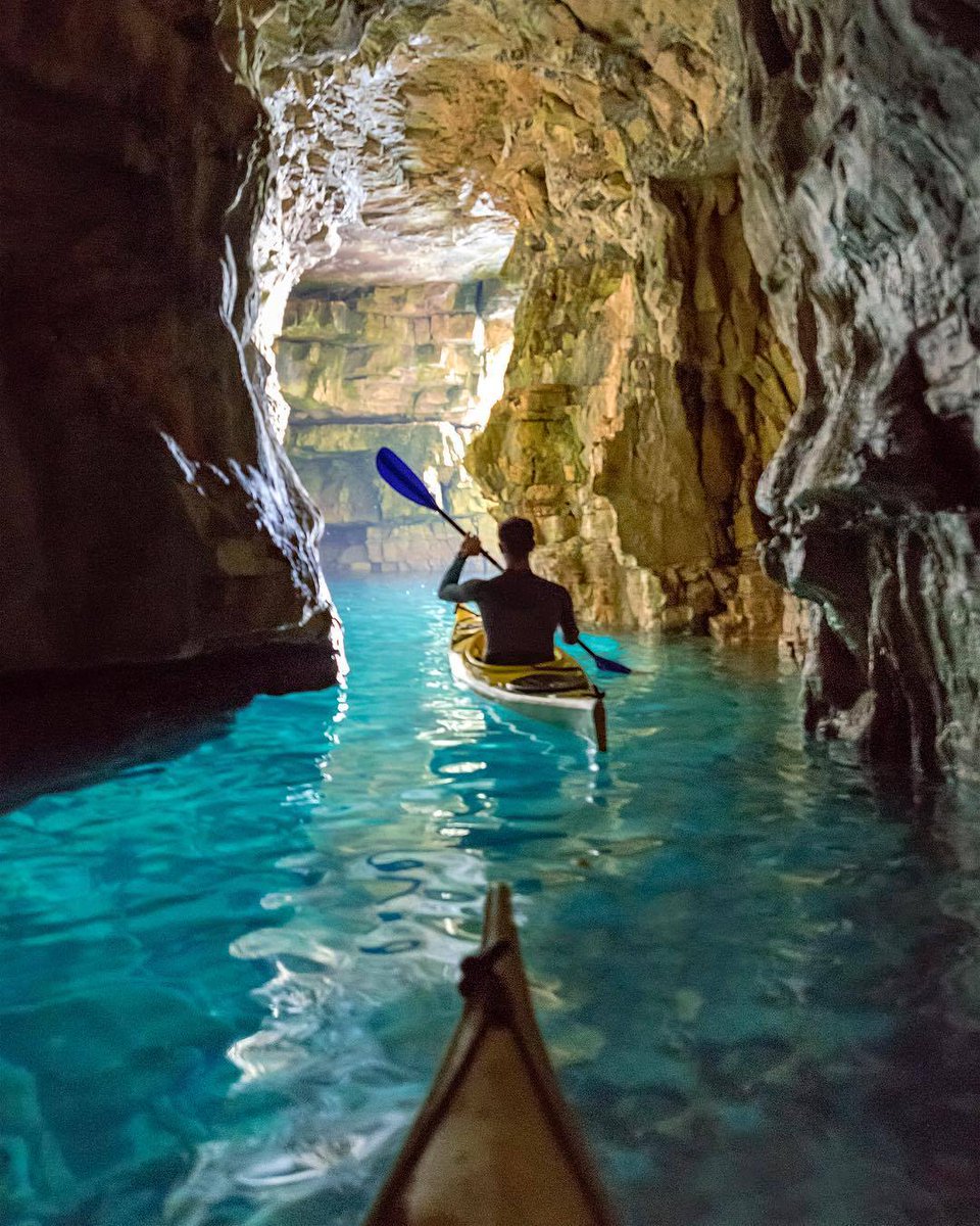 acibiber10's tweet photo. Kayaking through a cave in Pula, Croatia💦💛🖤🤍 https://t.co/oZI2avdPoJ