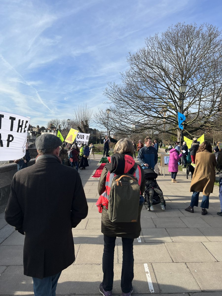 Good to see @XRRichmondUK  @paulpowlesland at their #StopTheSewage event yesterday. @thameswater need to invest in infrastructure to prevent untreated sewage entering the #thames @ExtinctionR @EnvAgency #sewage #minimiseourhumanfootprint #ExtinctionRebellion