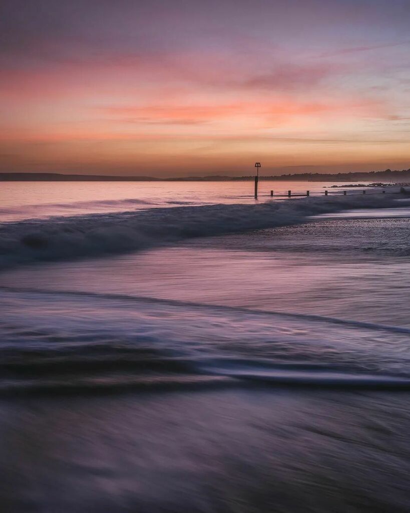 Quick dash... My trial OM-1 turned up Friday PM and I couldn't wait to give it a go, I quickly charged it up, tweaked a few settings and snapped on the New 12-40mm f2.8 Pro II and dashed out to grab a sunset shot on the beach. I don't shoot the beach at … instagr.am/p/CaeLsvoD3wo/