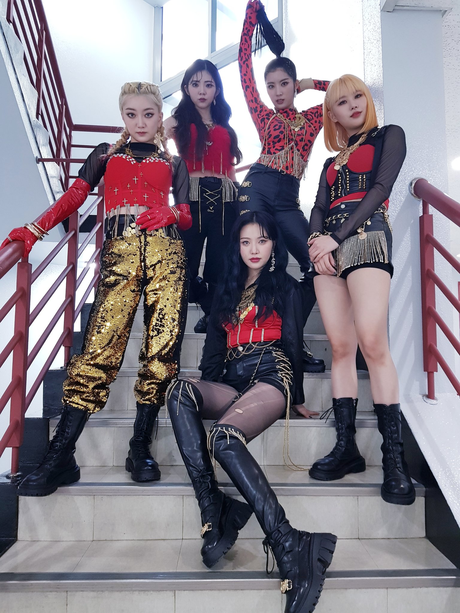 FMlo5T0VkAE_hk9?format=jpg&name=large