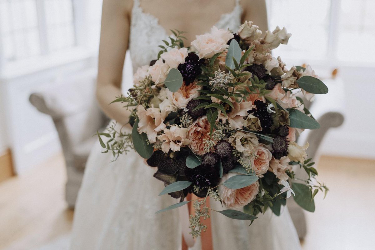 We are loving this gorgeous bouquet by Emma J Flowers 💐 

✨ To add this supplier to your Married In Kent Wishlist, check out the link below 👇 
🔗 marriedinkent.co.uk/wedding_suppli…

#kentweddingflorist #kentflorist #kentflowers #kentflorists #kentwedding #kentweddings  #kentbride
