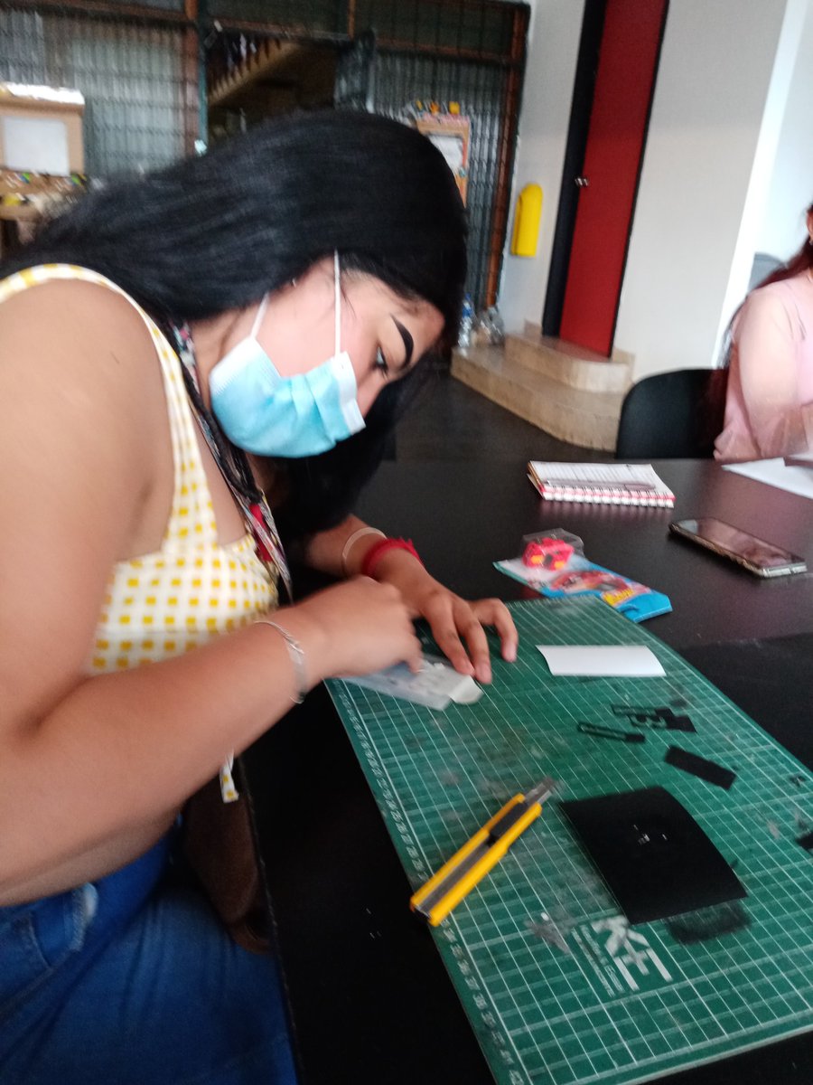 3Metaverso's tweet photo. Tomando un curso de corte en vinil 🦾🦾💥 con @acedores @ITIztapalapa3 https://t.co/0iclaiKtBw