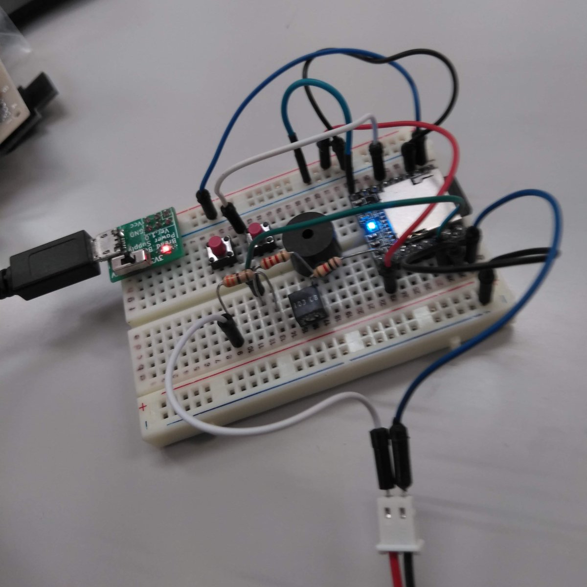 TMD_MWS's tweet image. #DFPlayerMini を久しいぶりに触ったら全然動かず。
故障かと思い新品も試したけど同様に動かずで色々調べたら16PinのbusyをGNDに落とすと良いとのこと。
試したら本当に動いたけど、以前はそんな配線しなくても動いたのに、どういう違いなんだろ？