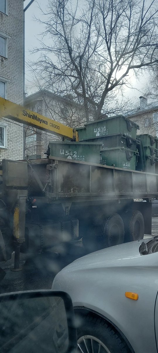 UM_11C's tweet photo. "Эковоз" меняет контейнера в Центральном районе. https://t.co/YEhX1xuAfr