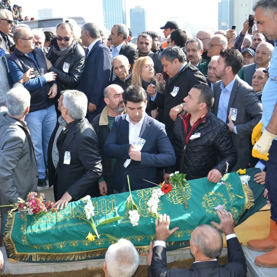 firatalkac's tweet photo. "Her savaşta yalnız savaşanlar ölmez, onlardan çok savaşmayanlar ölür. Çocuklar, kadınlar, yaşlılar, çocuklar da ölürler." https://t.co/pq3Hi93B2u