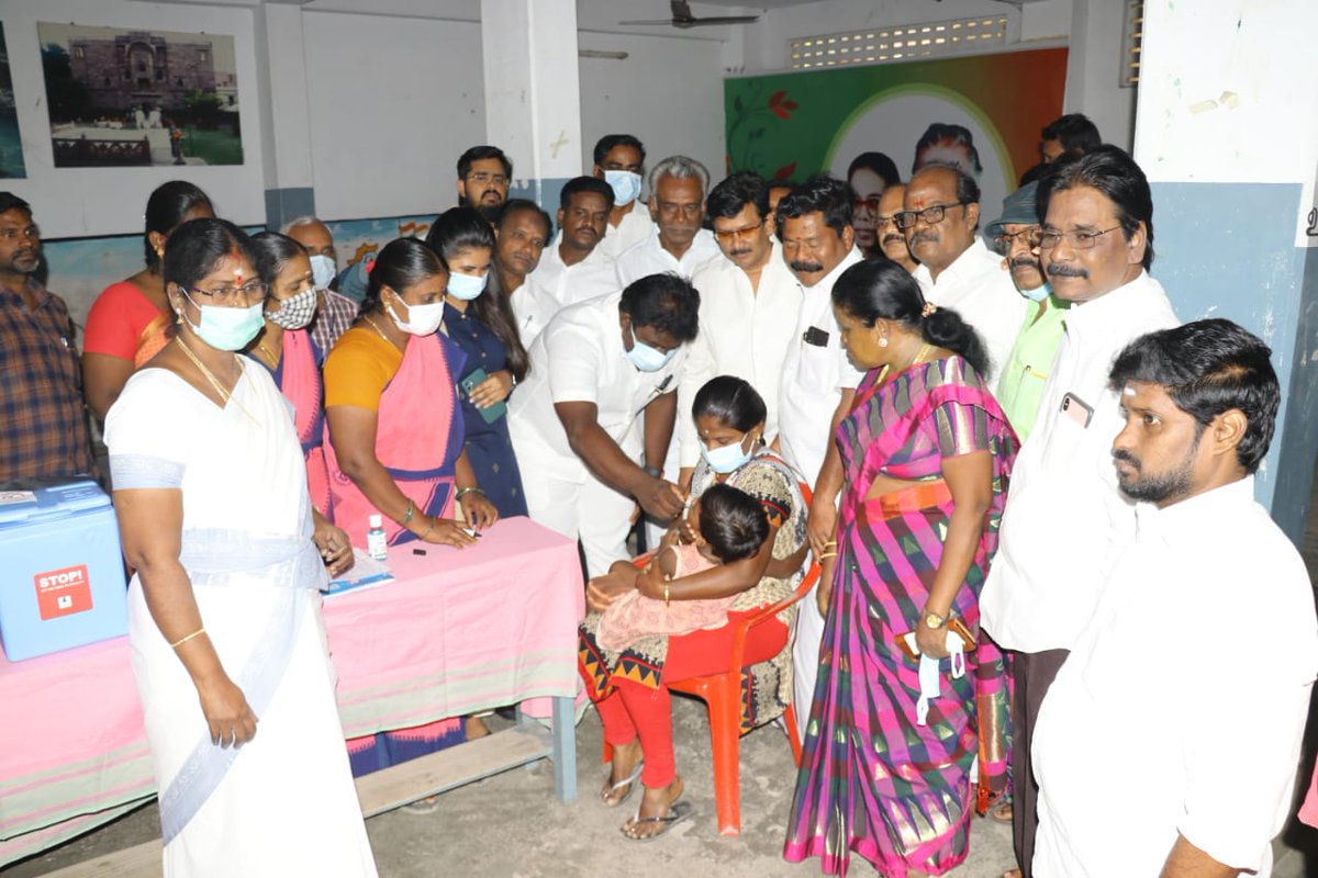 PrabhakarRaja88's tweet photo. "போலியோ இல்லாத விருகம்பாக்கம்"
என மக்களிடத்தில் விழிப்புணர்வுக்கு பின் நமது தொகுதிக்குட்பட்ட 6  வார்டுகளில் நானும்  மாநகராட்சி மன்ற உறுப்பினராக தேர்ந்தெடுக்கப்பட்டுள்ள வெற்றியாளர்களும் சொட்டு மருந்து சிறப்பு முகாமில் கலந்து கொண்டு குழந்தைகளுக்கு சொட்டு மருந்து செலுத்தினோம்... https://t.co/YLiK0fbs2b