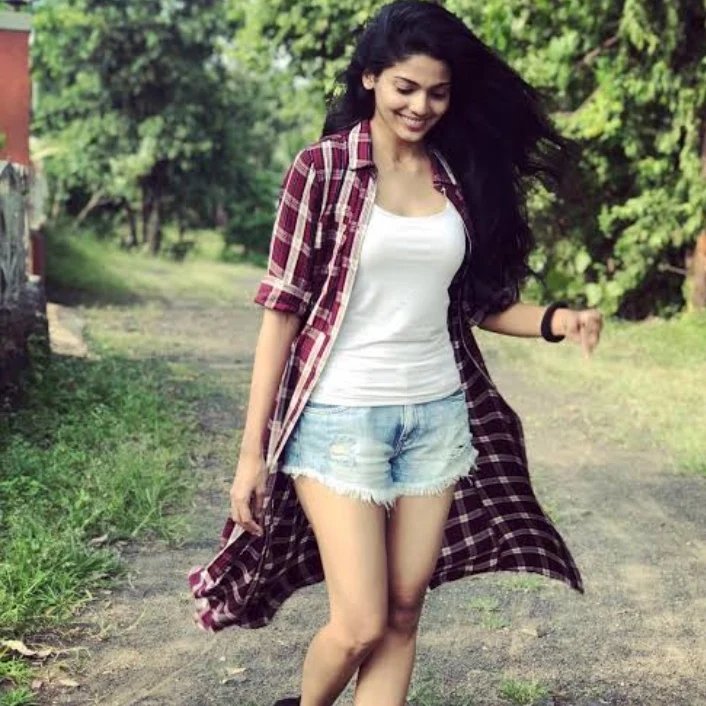 9XJhakaas's tweet photo. संडेला शॉर्ट चालतील, पण संडे शॉर्ट नसावा..🌅🥰😂
#sundaymood☀️
#sundayshorts #sundaydressing #sunday #sundayvibes https://t.co/r73mZaNQ3B