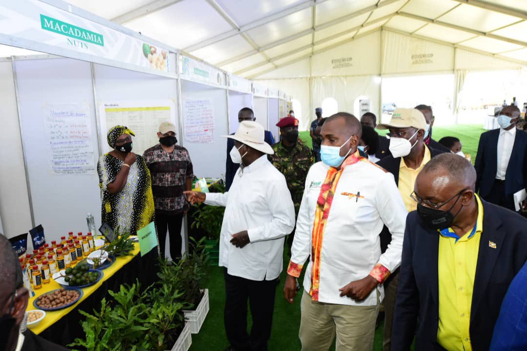 aptmediaug's tweet photo. About yesterday: #ParishModelLaunch to implement the Parish Development Model (PDM) as a strategy to support 3.5 million households that are still in subsistence economy to join the economy of money.
📸 Apt Media Behind The Lens 🎥 https://t.co/zu70im7q1t