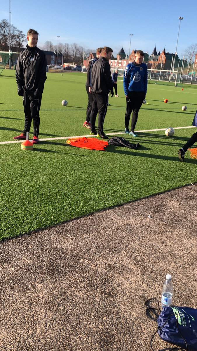 Vi napper lige et par konkurrencer på banen dagen efter Taket 😬 stiv mod ædru 😂