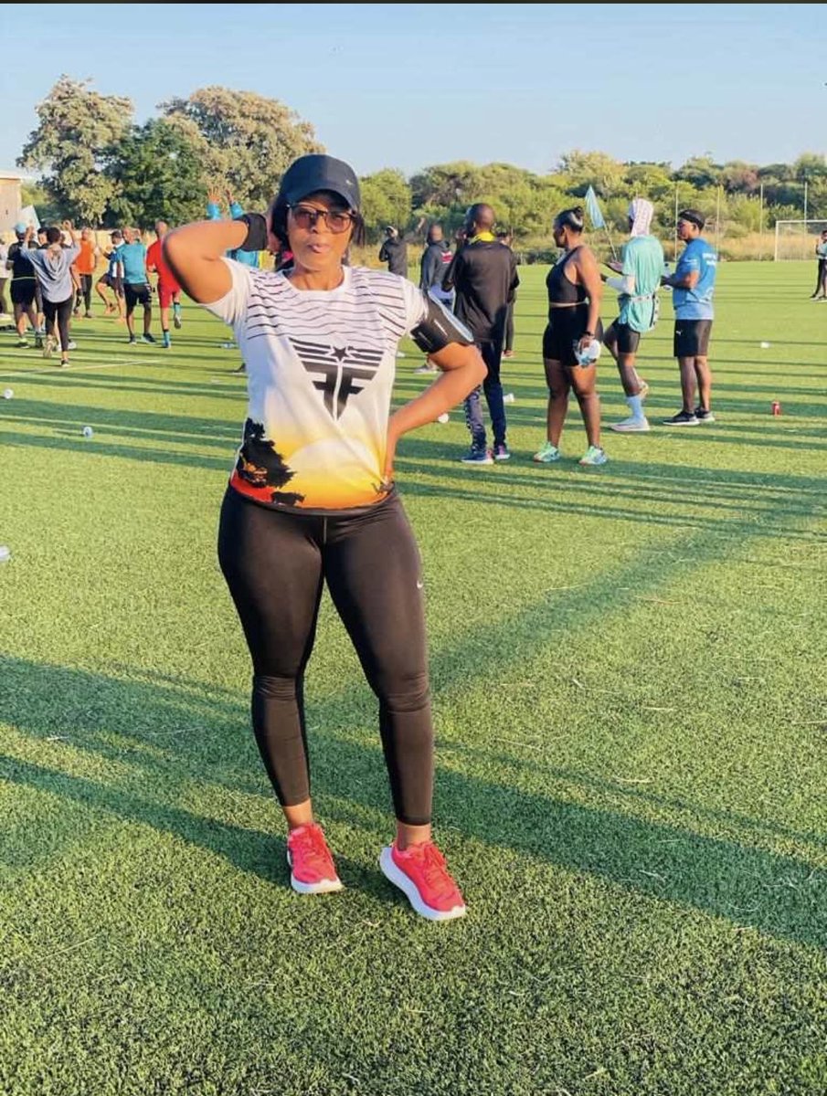 TsontsoLynn's tweet photo. My mum o ntseny under pressure waitse😭🥰I mean just look at her man🔥😭 https://t.co/JR8y9M4gfV