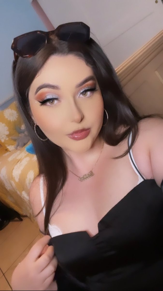 itzyxgee's tweet image. bad bunny 2022! 🖤